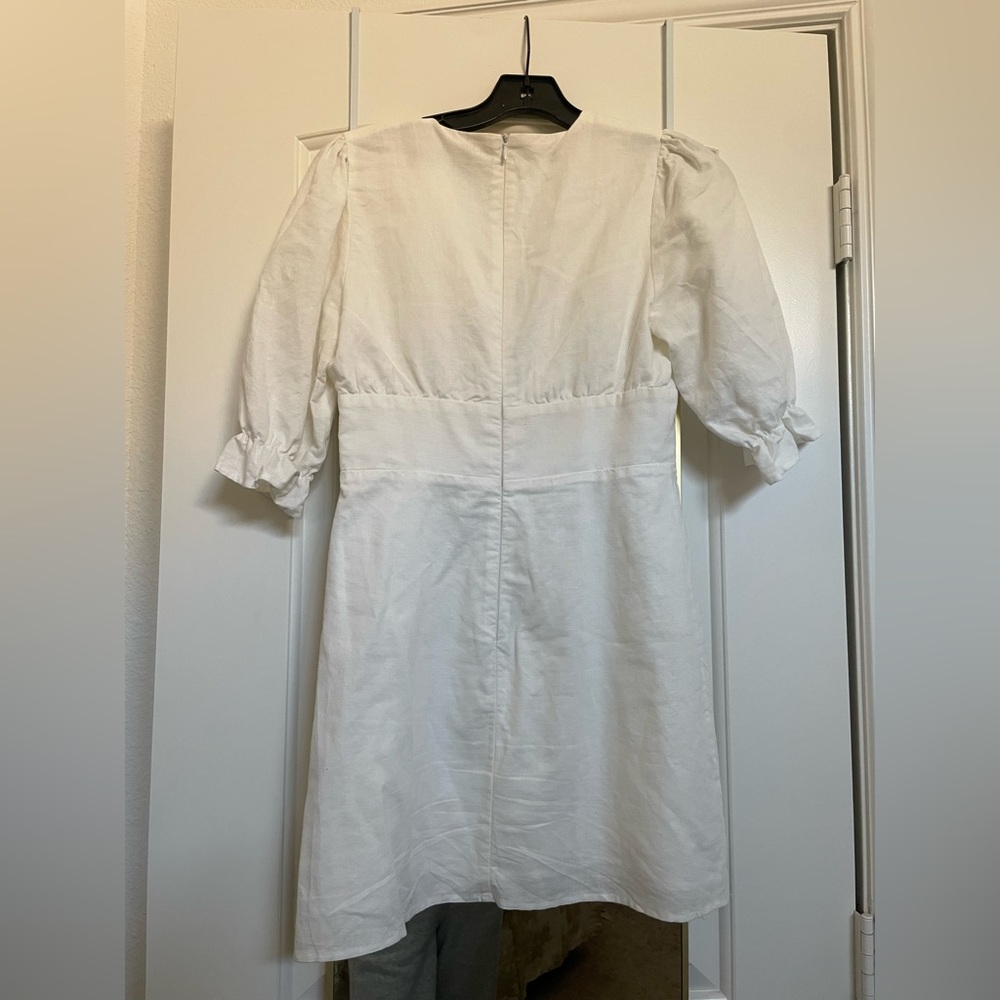 Chic White Mini Dress with Puff Sleeves - Picture 6 of 6